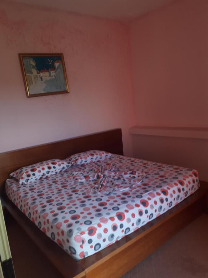 Hotel Meteor New Shtoj Εξωτερικό φωτογραφία